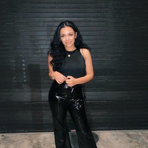 Meet your Posher, Maya